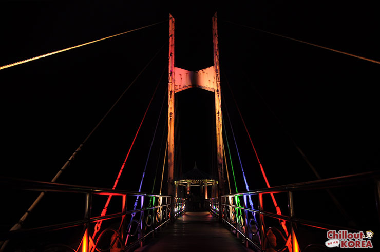 แสงสีที่สะพาน