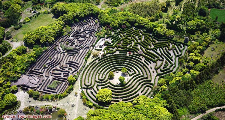 สวนหินเขาวงกตเชจู