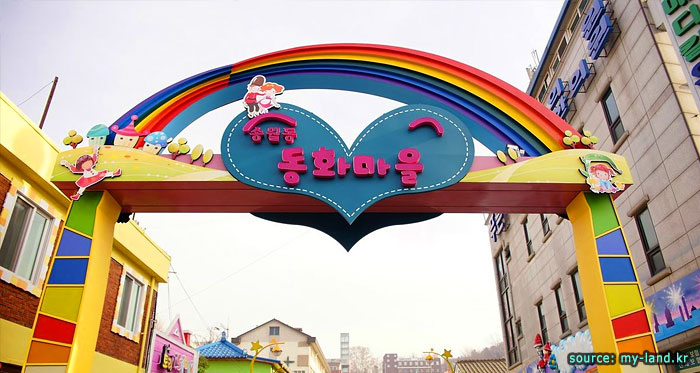 ป้ายหน้าทางเข้าถนนเทพนิยาย ซองวุลดง Songwol-dong Fairy Tale Village
